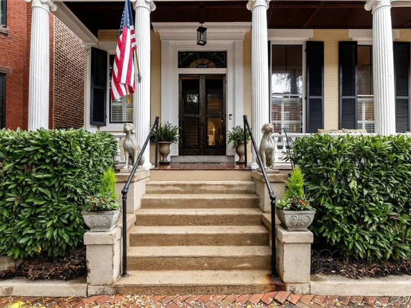 2610 E Broad St, Richmond, VA 23223-5