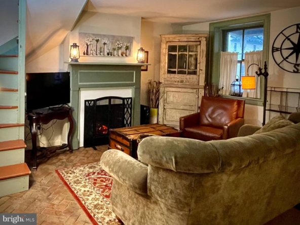 293 Union St, Harpers Ferry, WV 25425-10