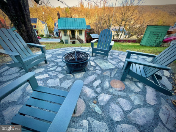293 Union St, Harpers Ferry, WV 25425-4