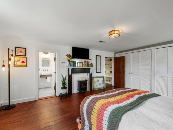 30-Primary Bedroom