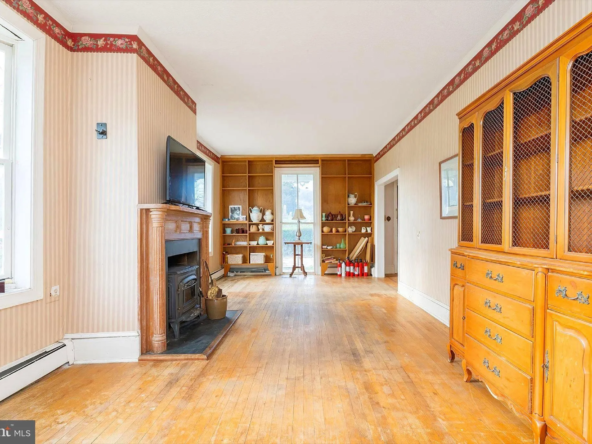 316 Filmore St, Harpers Ferry, WV 25425-15