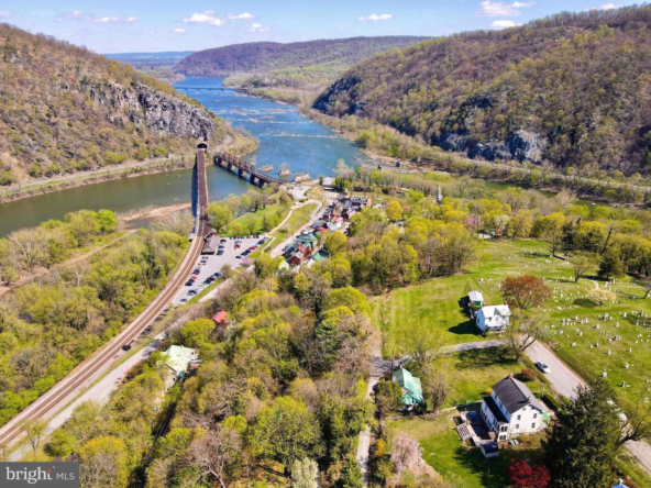 316 Filmore St, Harpers Ferry, WV 25425-2