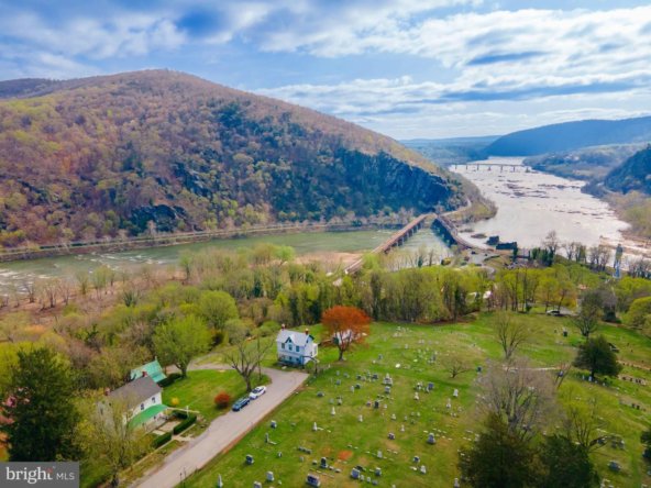 316 Filmore St, Harpers Ferry, WV 25425-4