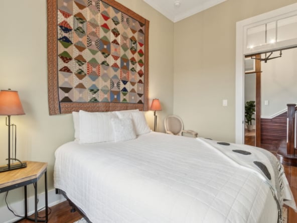 33-web-or-mls-106 Carver St E (9 of 62)