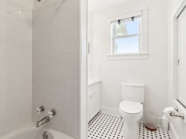 35-web-or-mls-106 Carver St E (23 of 62)