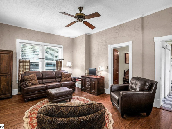 406 N Main St, Fountain Inn, SC 29644-15