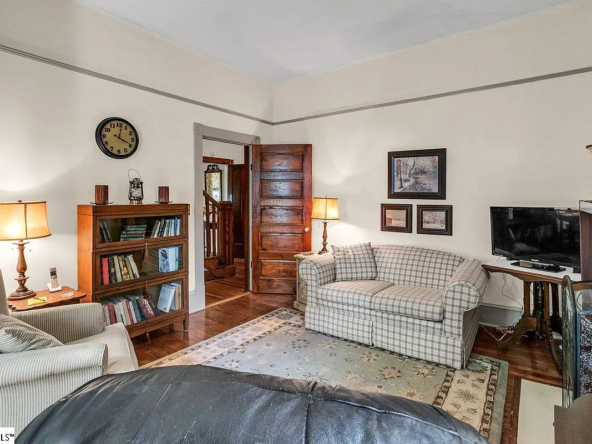406 N Main St, Fountain Inn, SC 29644-18