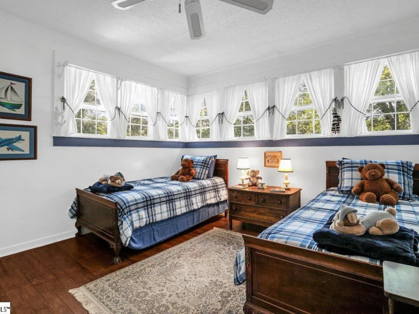 406 N Main St, Fountain Inn, SC 29644-19