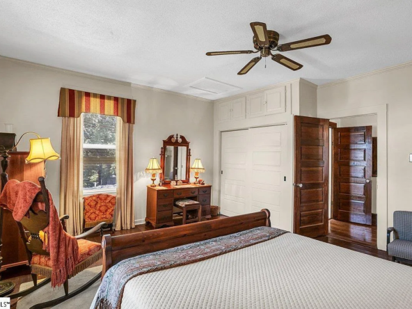 406 N Main St, Fountain Inn, SC 29644-23