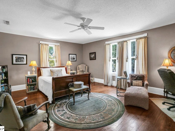 406 N Main St, Fountain Inn, SC 29644-24