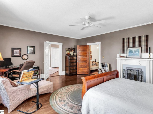 406 N Main St, Fountain Inn, SC 29644-25