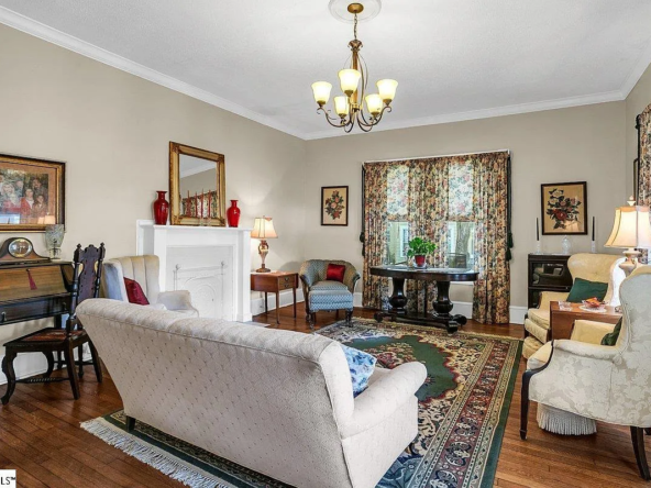 406 N Main St, Fountain Inn, SC 29644-5