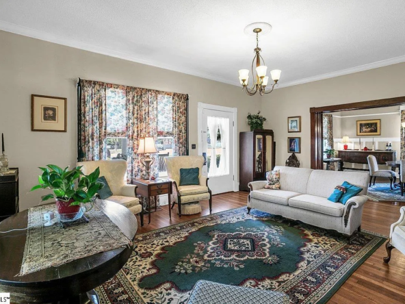 406 N Main St, Fountain Inn, SC 29644-7