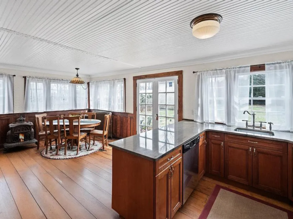 430 Montauk Hwy, East Moriches, NY 11940-14