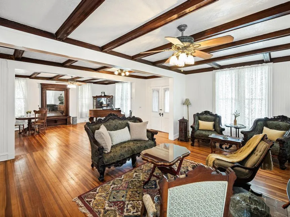 430 Montauk Hwy, East Moriches, NY 11940-6