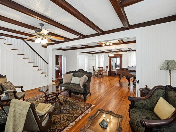 430 Montauk Hwy, East Moriches, NY 11940-7