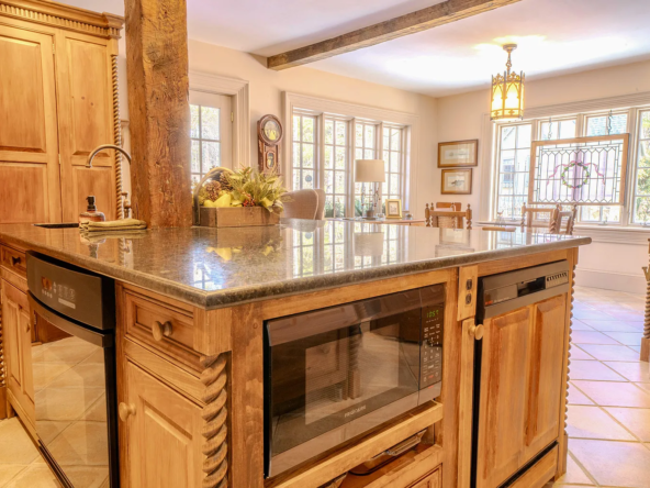 48 Old Searsport Avenue, Belfast, ME 04915-15