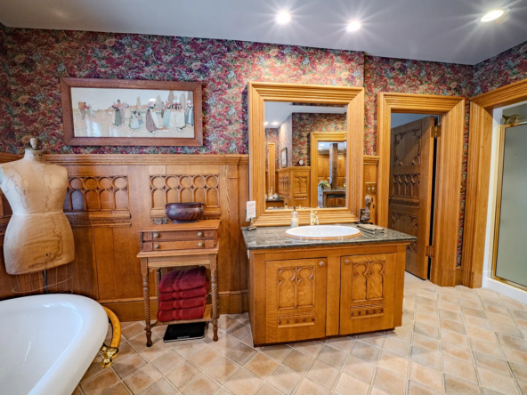 48 Old Searsport Avenue, Belfast, ME 04915-17