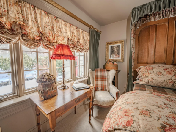 48 Old Searsport Avenue, Belfast, ME 04915-19