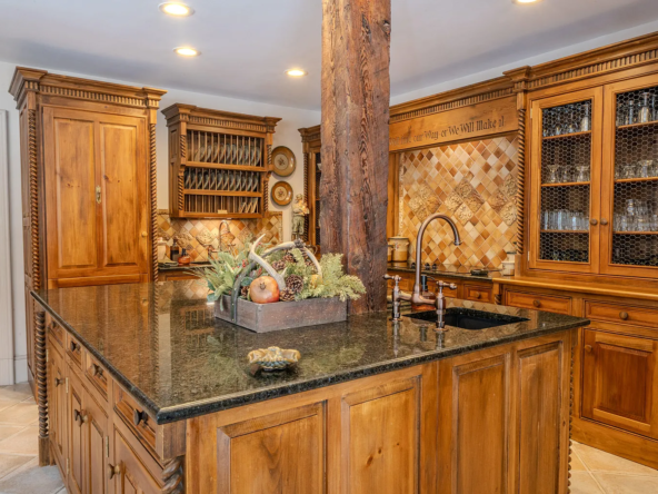 48 Old Searsport Avenue, Belfast, ME 04915-2