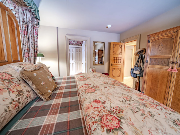 48 Old Searsport Avenue, Belfast, ME 04915-20