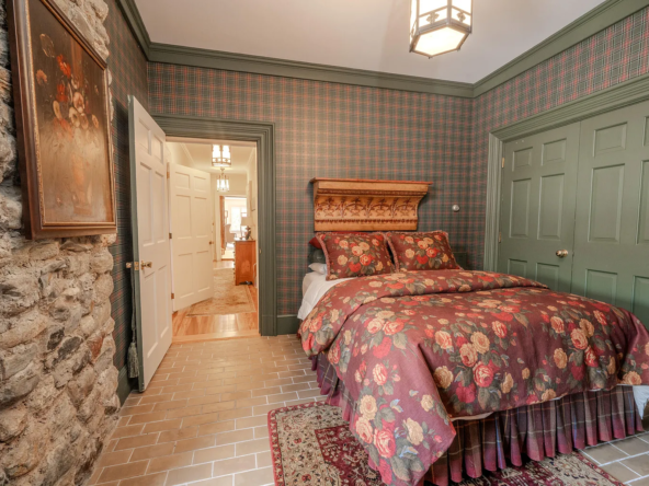 48 Old Searsport Avenue, Belfast, ME 04915-29