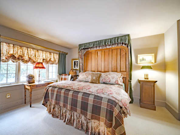 48 Old Searsport Avenue, Belfast, ME 04915-3