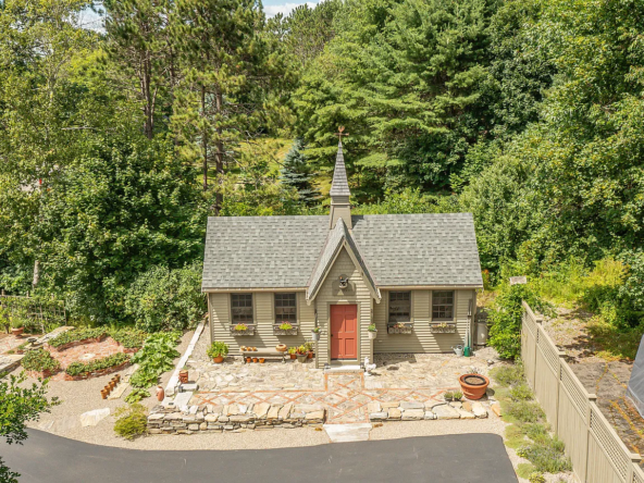 48 Old Searsport Avenue, Belfast, ME 04915-32