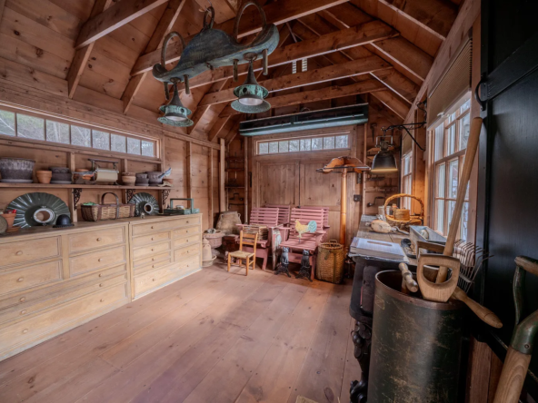 48 Old Searsport Avenue, Belfast, ME 04915-35