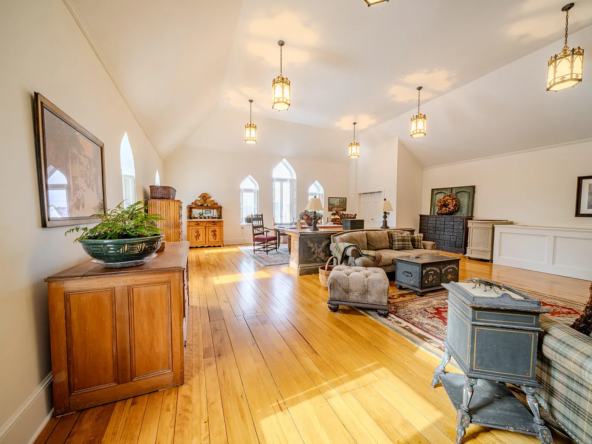 48 Old Searsport Avenue, Belfast, ME 04915-5