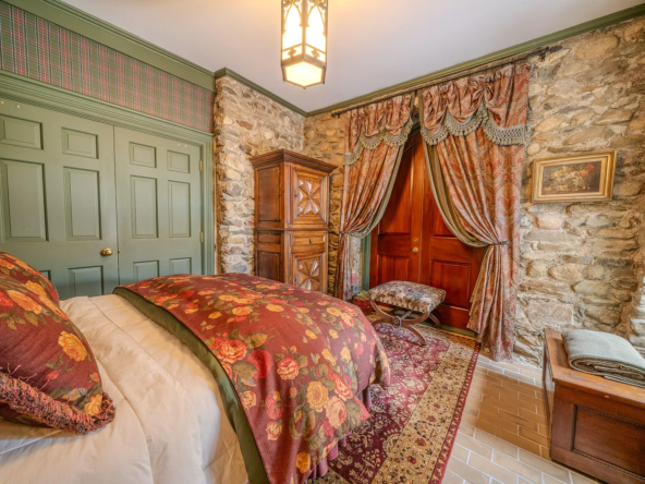 48 Old Searsport Avenue, Belfast, ME 04915-7