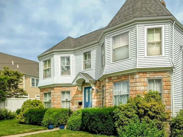 61 W Central St, Natick, MA 01760-1
