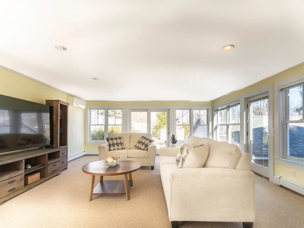 61 W Central St, Natick, MA 01760-11
