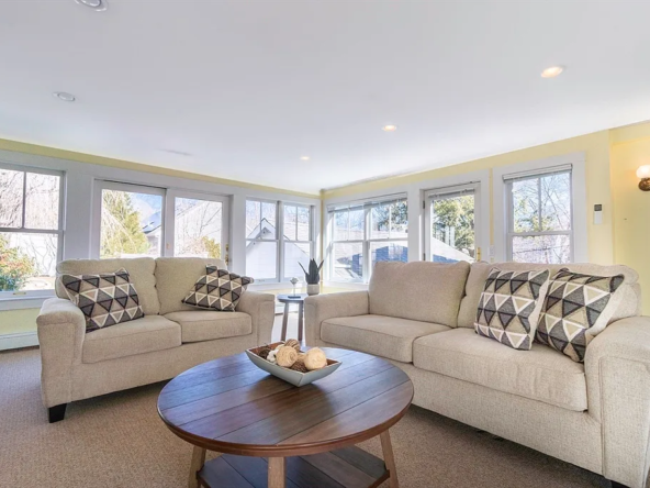 61 W Central St, Natick, MA 01760-12
