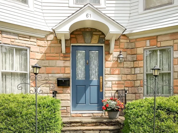 61 W Central St, Natick, MA 01760-2