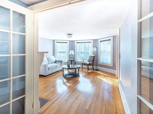 61 W Central St, Natick, MA 01760-3