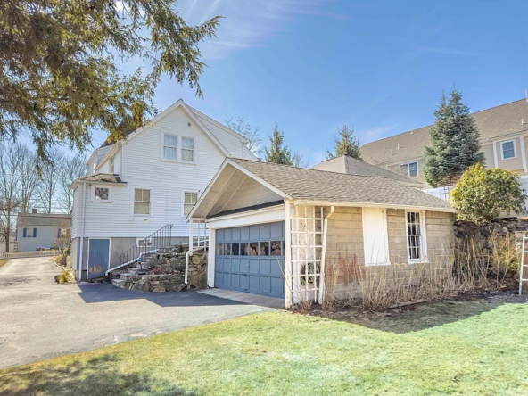 61 W Central St, Natick, MA 01760-32