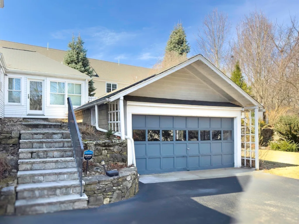61 W Central St, Natick, MA 01760-33