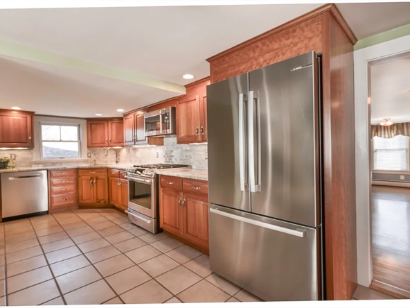 61 W Central St, Natick, MA 01760-9