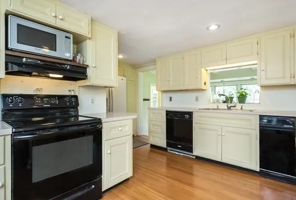 79 New Salem Rd, Petersham, MA 01366-16