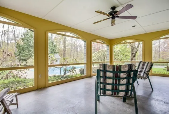 79 New Salem Rd, Petersham, MA 01366-33