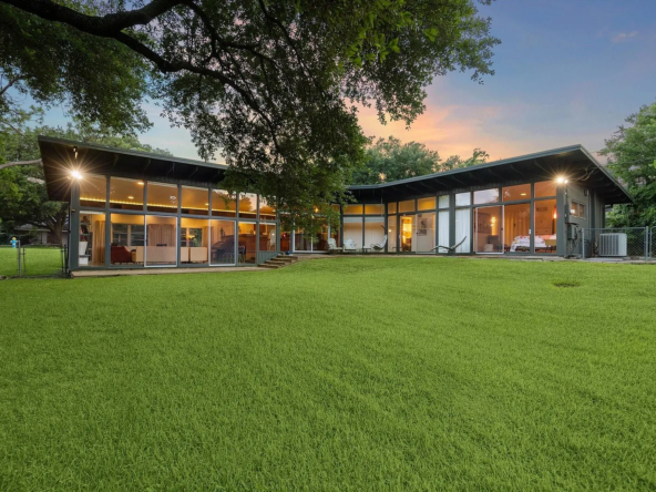 7919 Glenview Dr, Houston, TX 77061-1