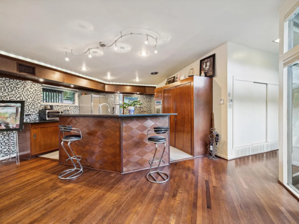 7919 Glenview Dr, Houston, TX 77061-11