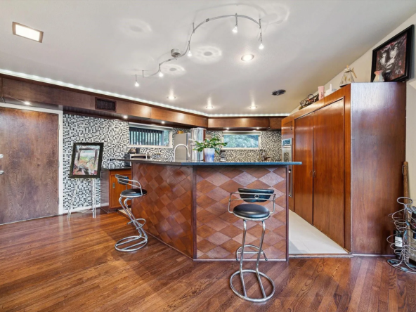 7919 Glenview Dr, Houston, TX 77061-12