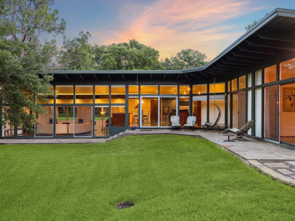 7919 Glenview Dr, Houston, TX 77061-2
