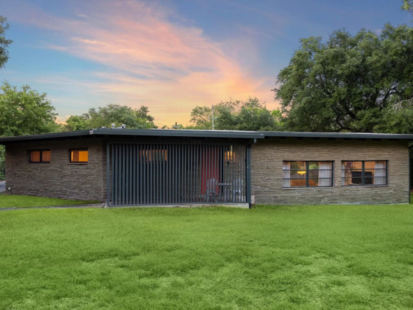 7919 Glenview Dr, Houston, TX 77061-3