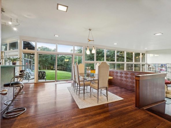 7919 Glenview Dr, Houston, TX 77061-4