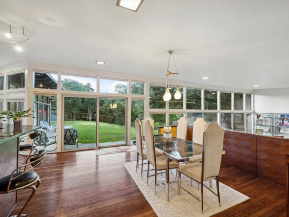 7919 Glenview Dr, Houston, TX 77061-5