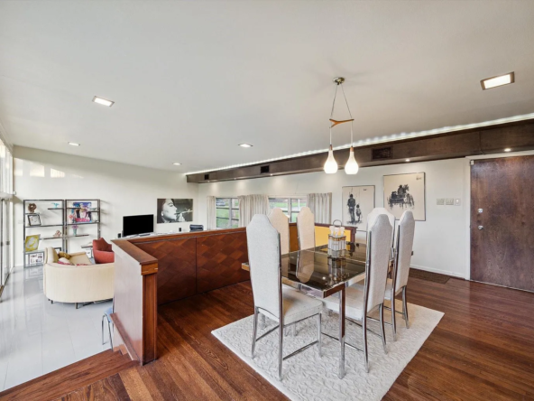 7919 Glenview Dr, Houston, TX 77061-6