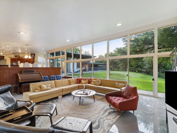 7919 Glenview Dr, Houston, TX 77061-8